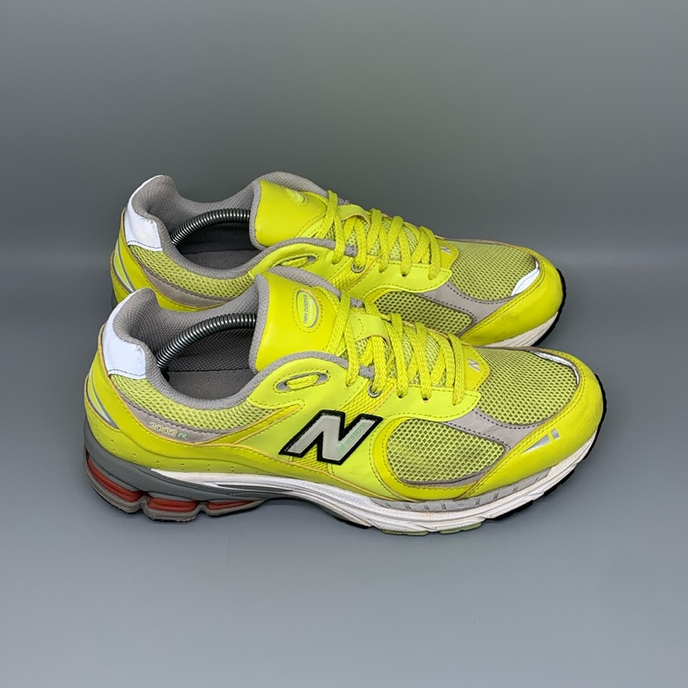 New Balance 2002R Sulphur Yellow Running Shoes M2002RLC Men's Sz 11‎